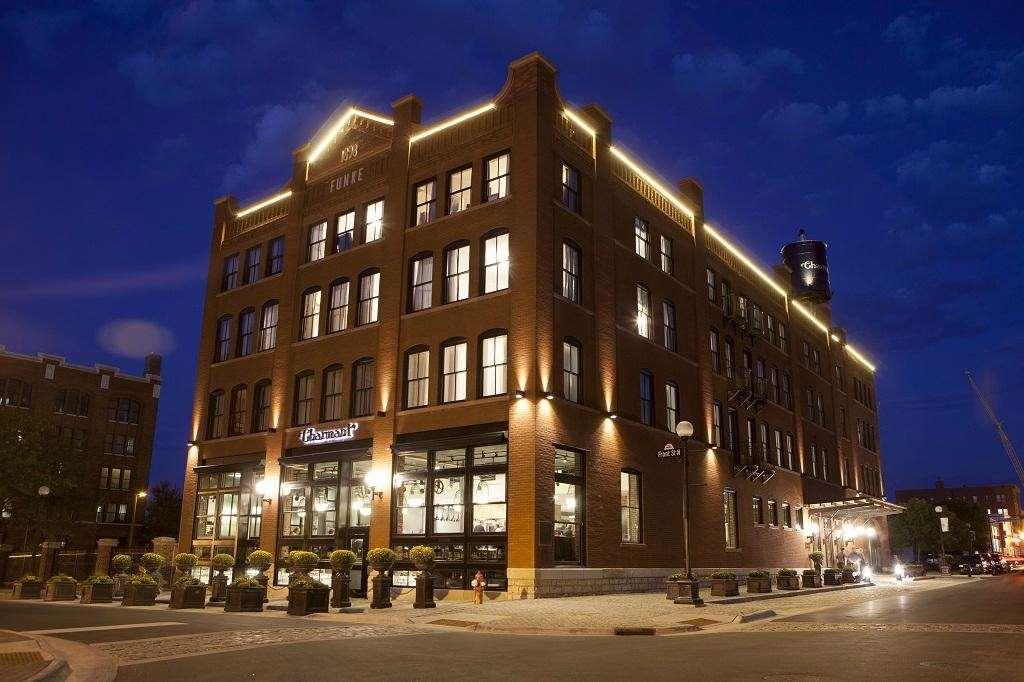 The Charmant Hotel La Crosse Exterior photo