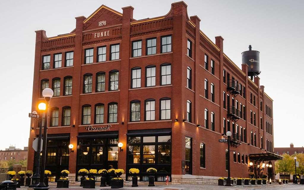 The Charmant Hotel La Crosse Exterior photo