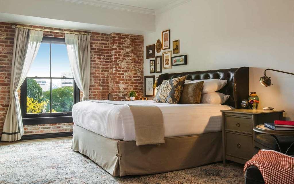 The Charmant Hotel La Crosse Room photo