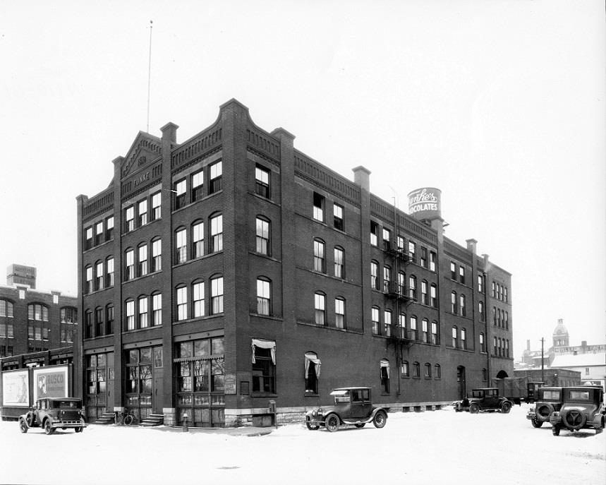 The Charmant Hotel La Crosse Exterior photo