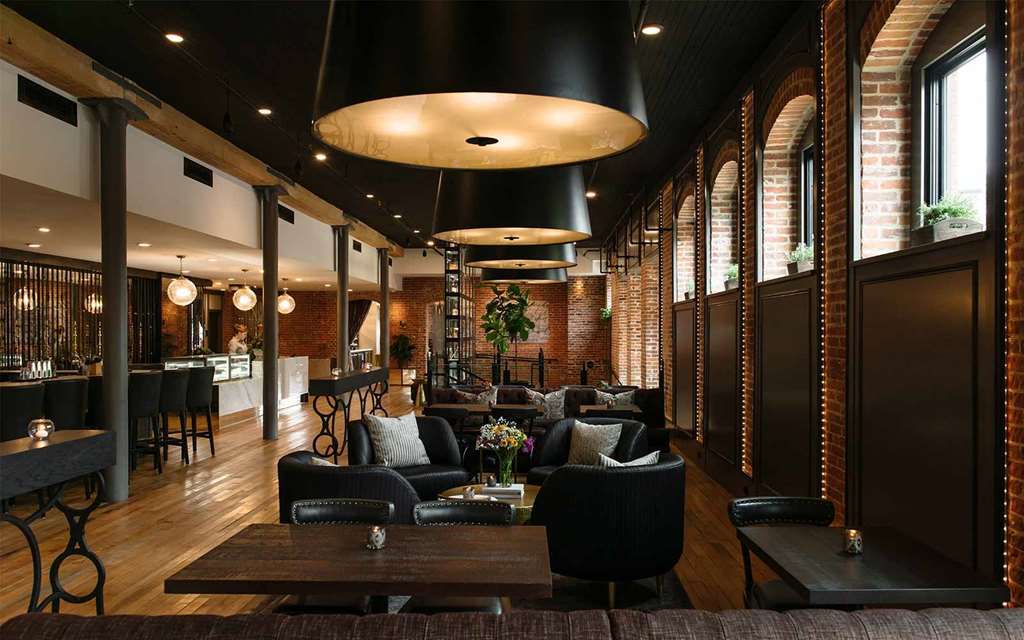 The Charmant Hotel La Crosse Interior photo
